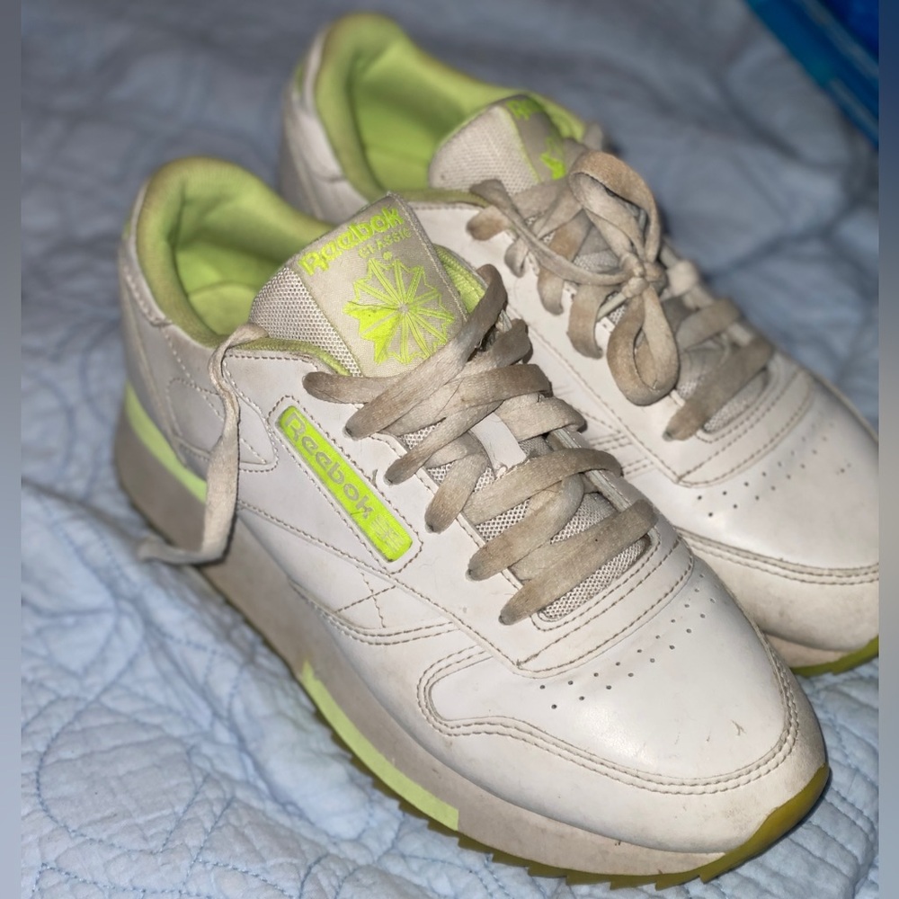 Reebok platform size 7 woman